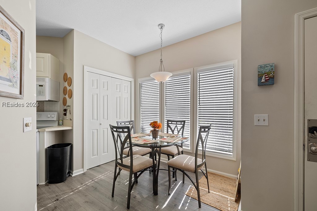 19 Lemoyne Avenue Unit: 8