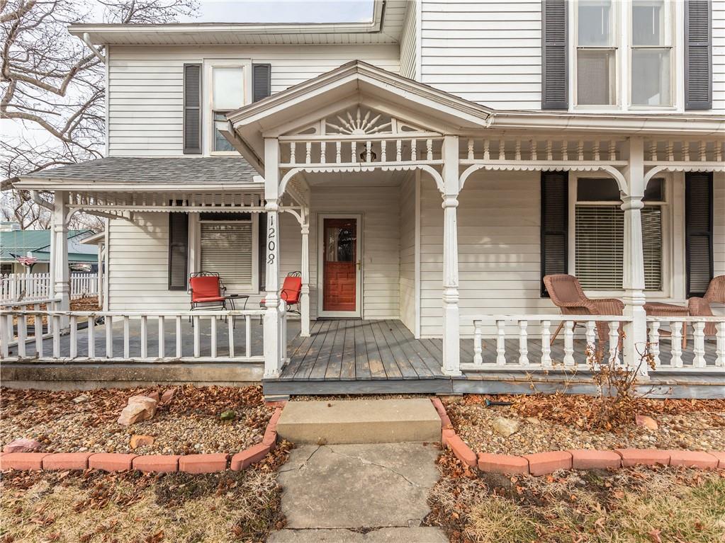 1208 W 4th Street