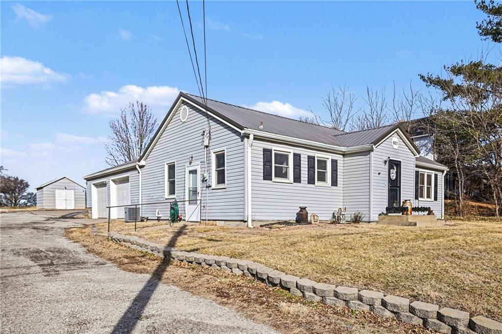 607 W US Highway 71 Highway