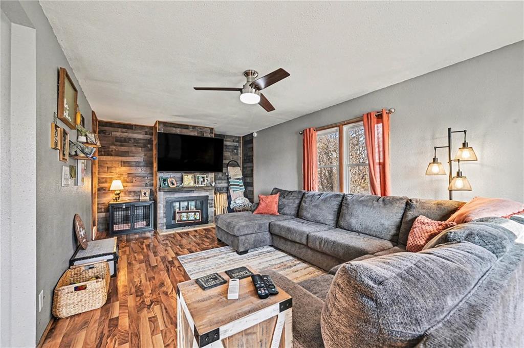 607 W US Highway 71 Highway