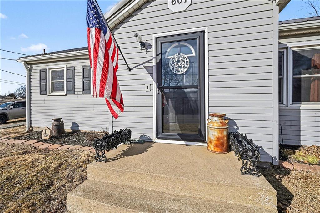 607 W US Highway 71 Highway