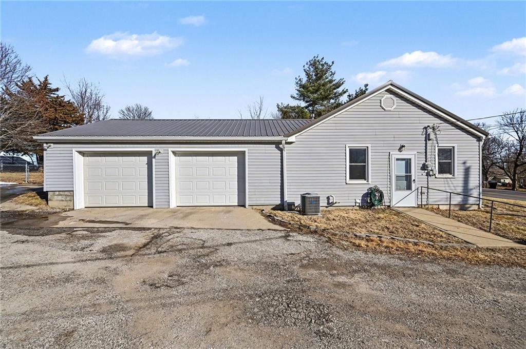 607 W US Highway 71 Highway