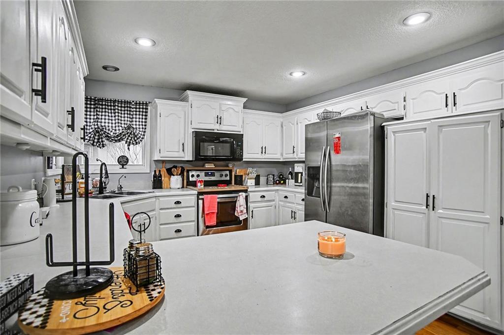 5504 Long View Drive