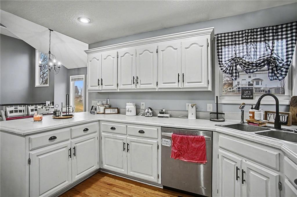 5504 Long View Drive