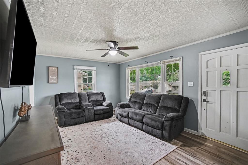 507 E Meadow Lane