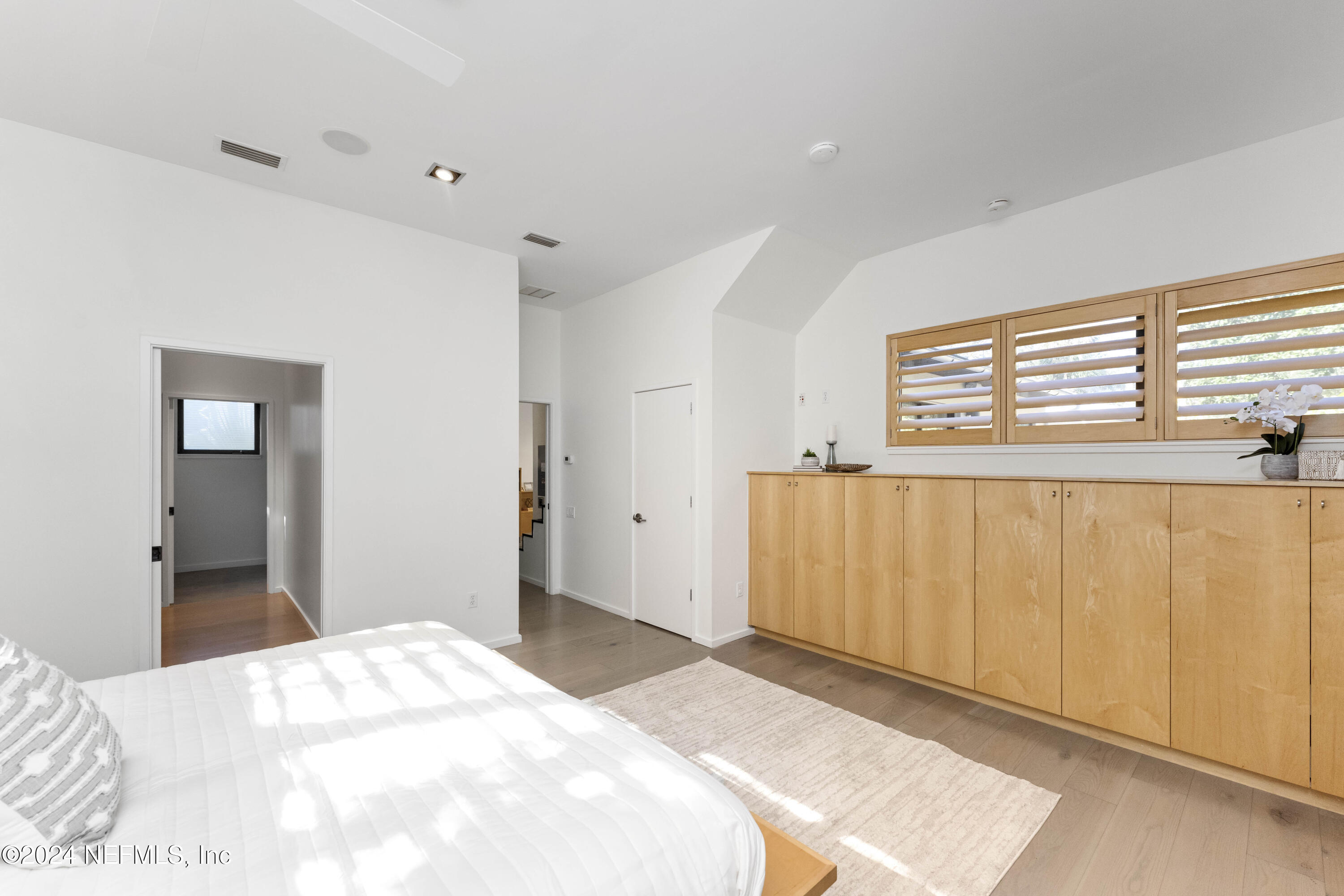 390 5TH Street