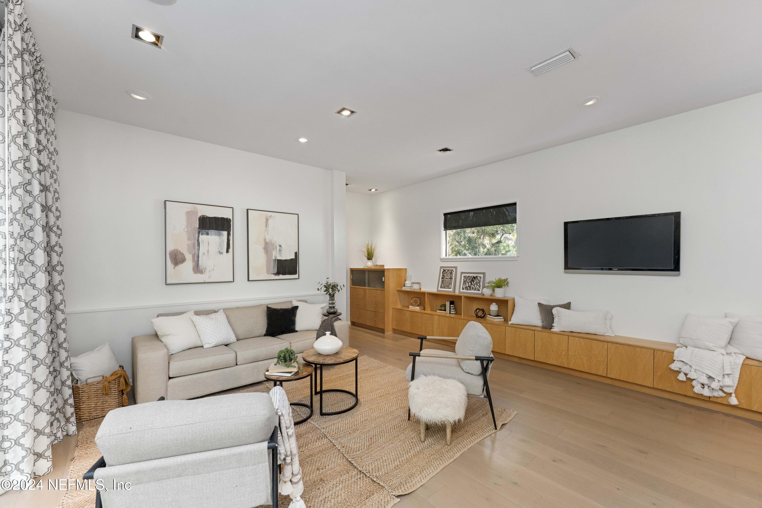 390 5TH Street