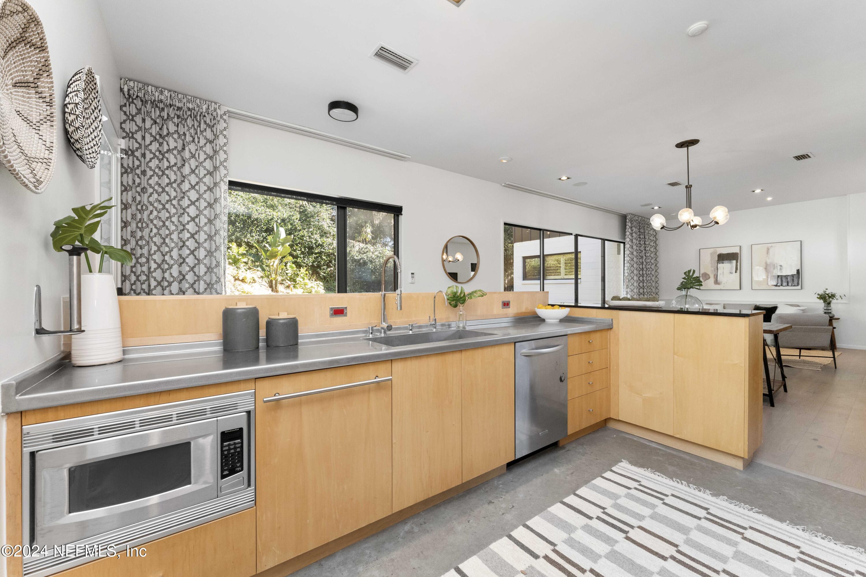390 5TH Street