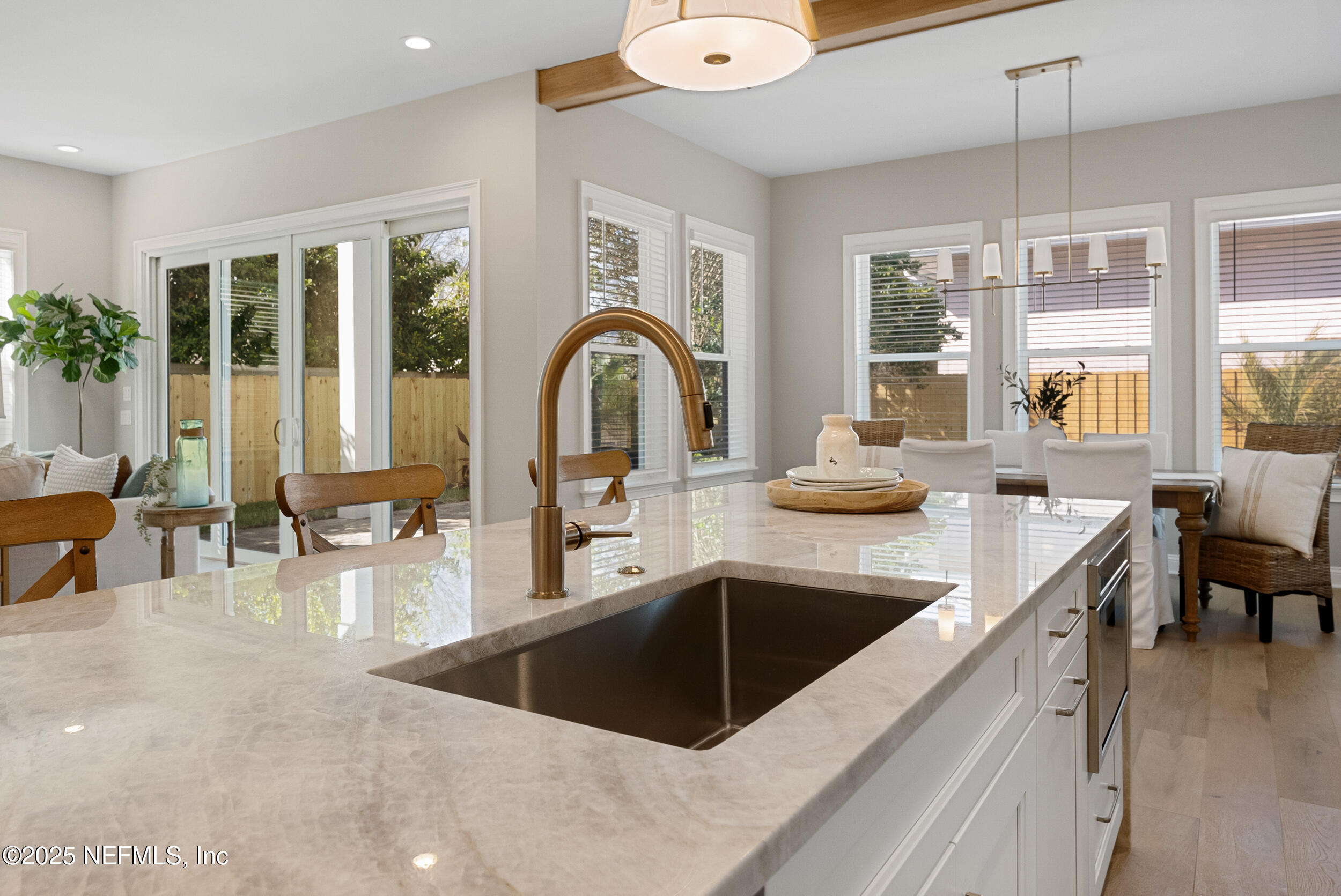 463 GOLF VIEW Circle