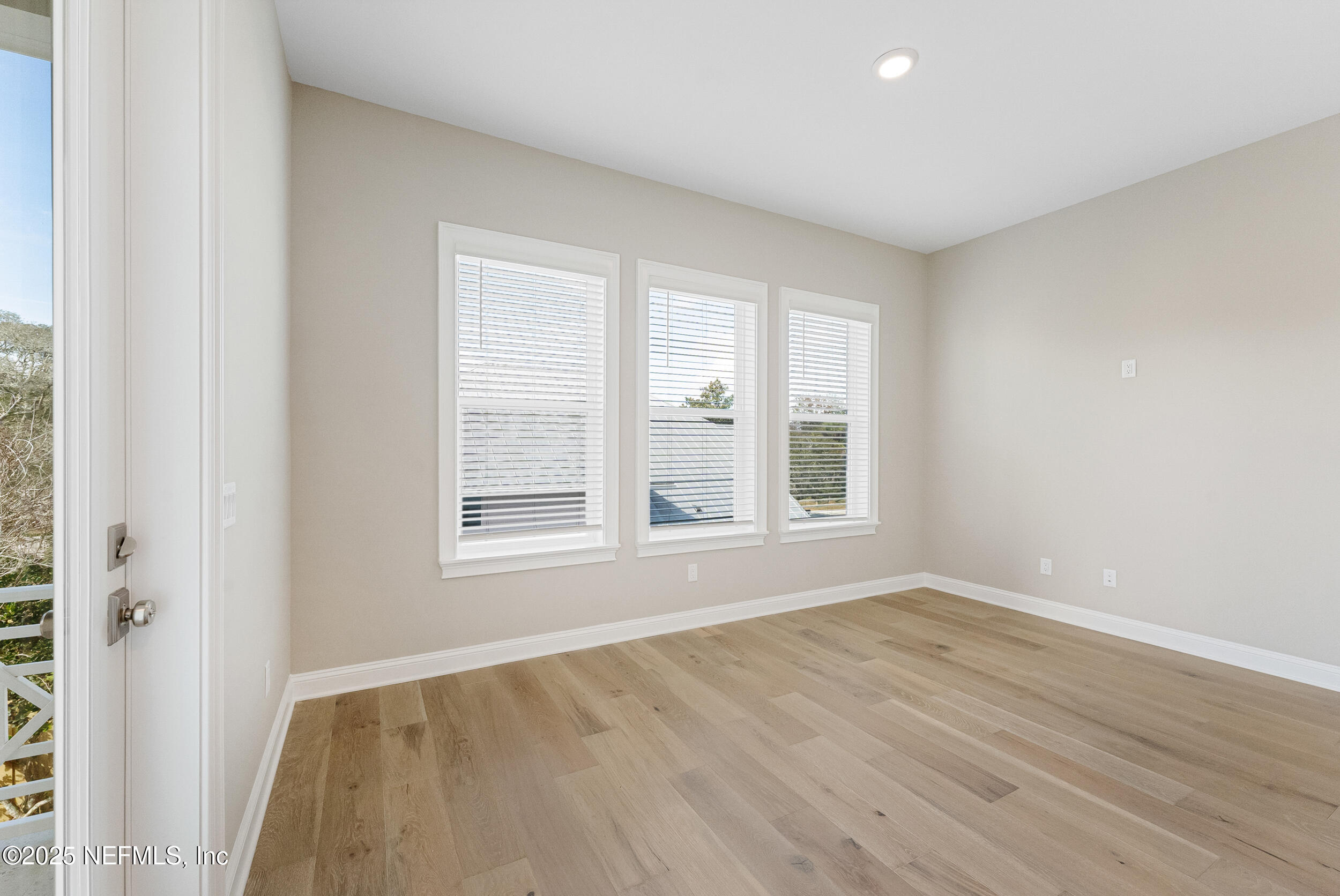 463 GOLF VIEW Circle