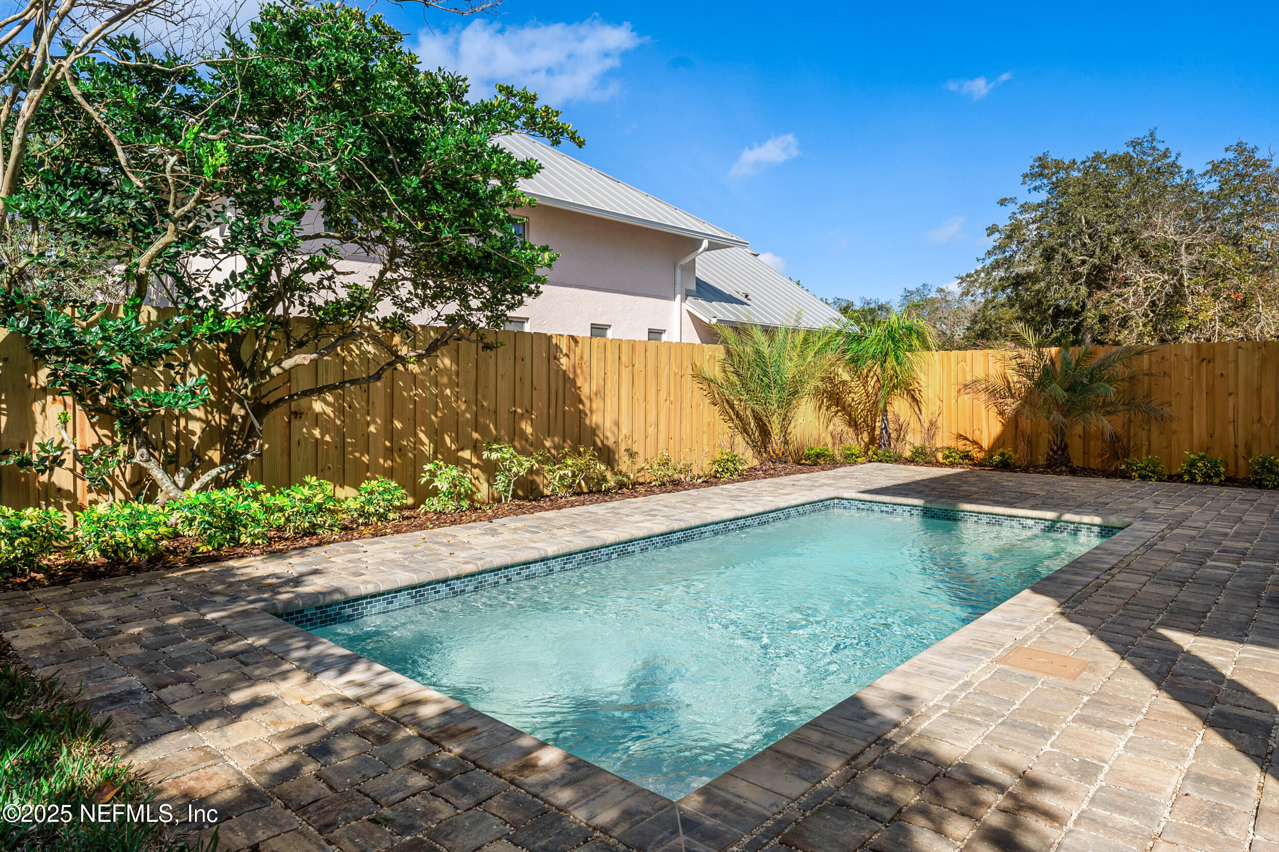 463 GOLF VIEW Circle