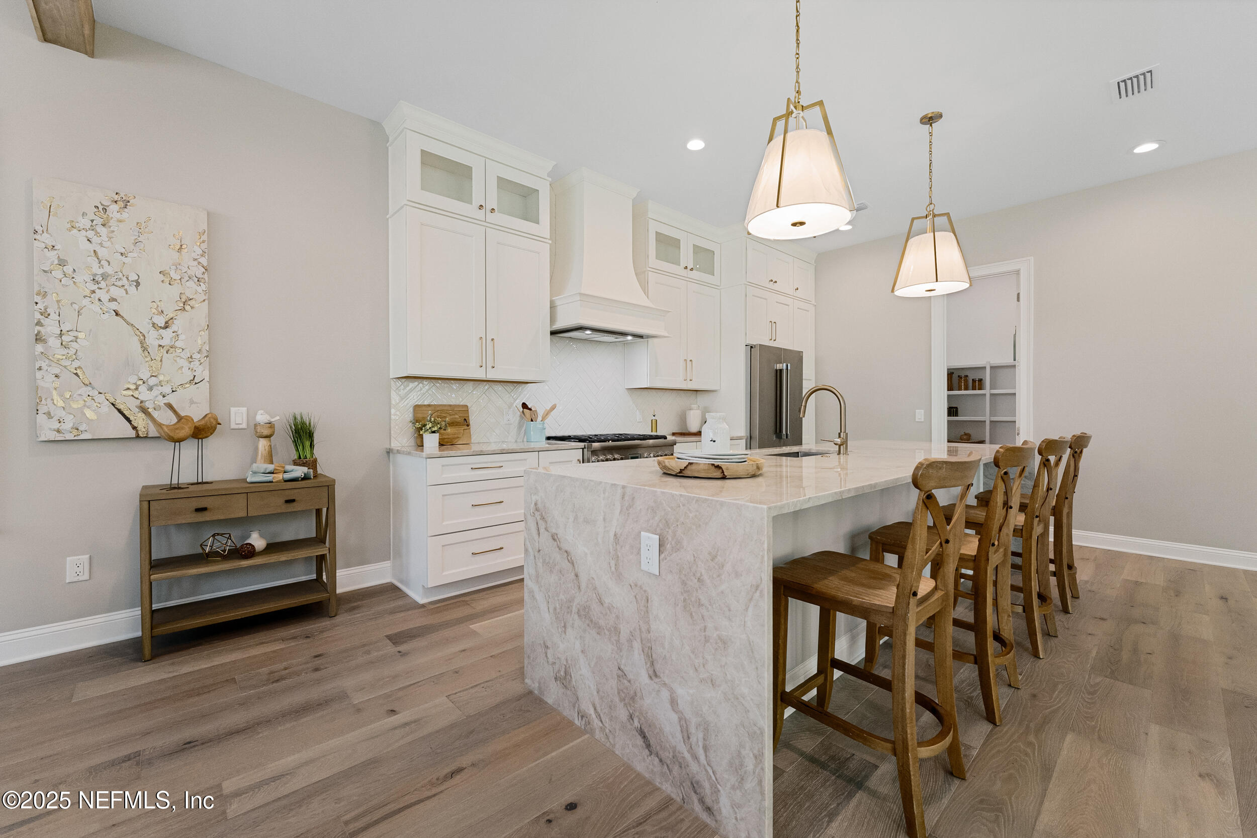 463 GOLF VIEW Circle