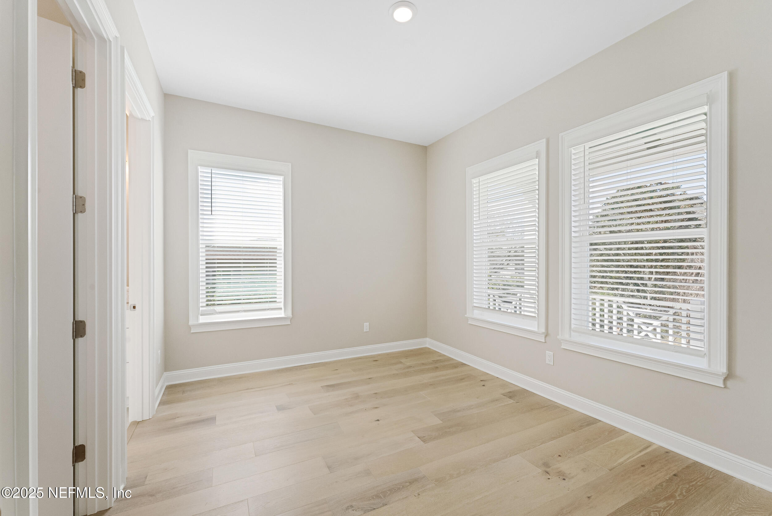 463 GOLF VIEW Circle