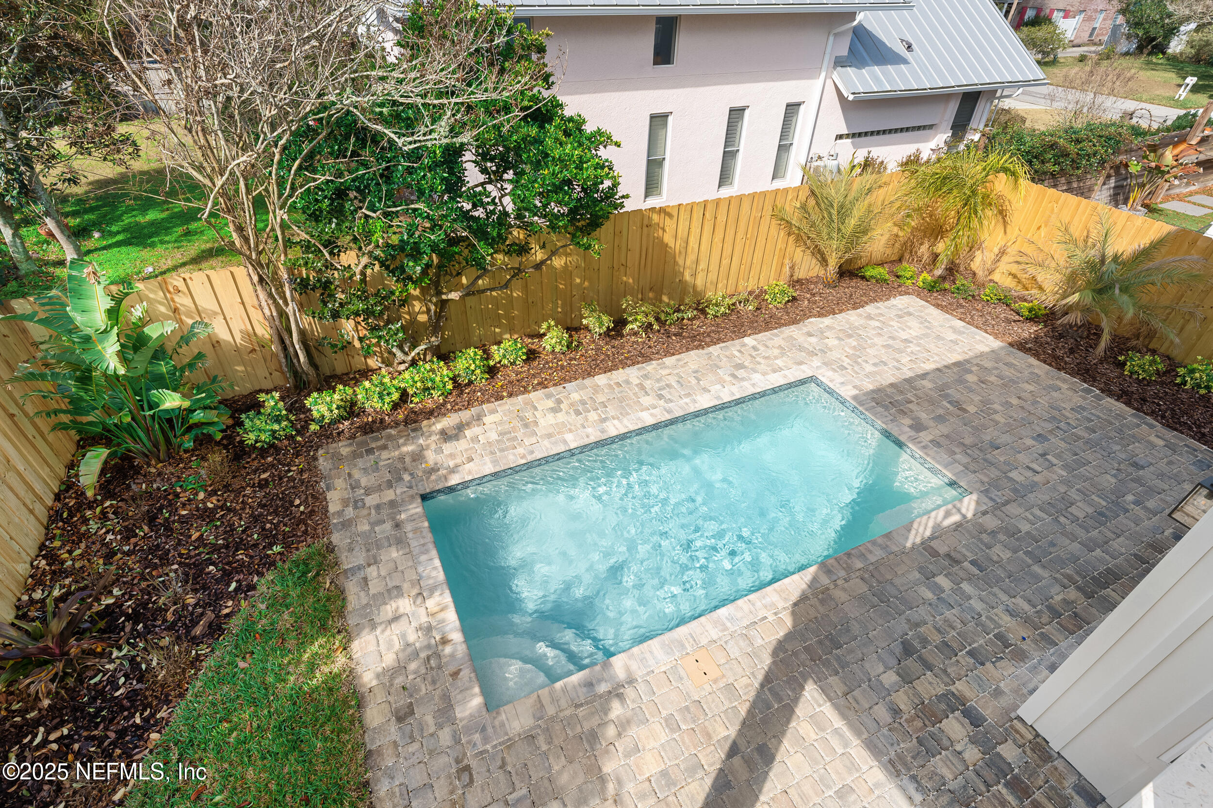 463 GOLF VIEW Circle