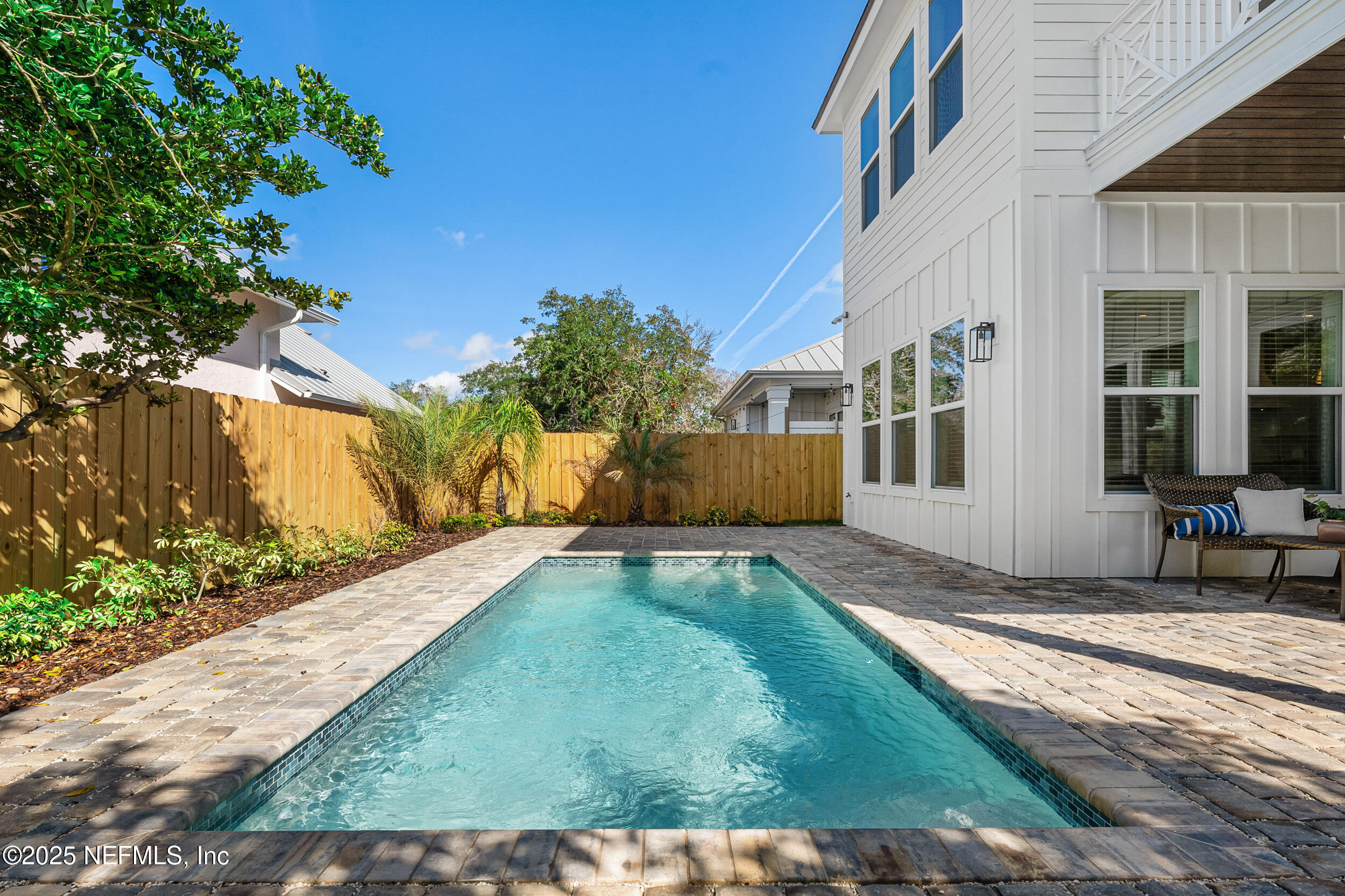 463 GOLF VIEW Circle