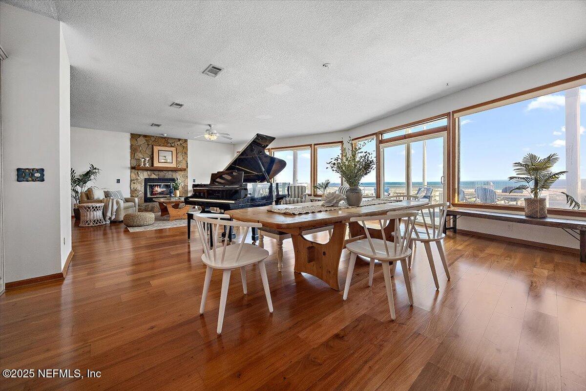 1879 BEACH Avenue
