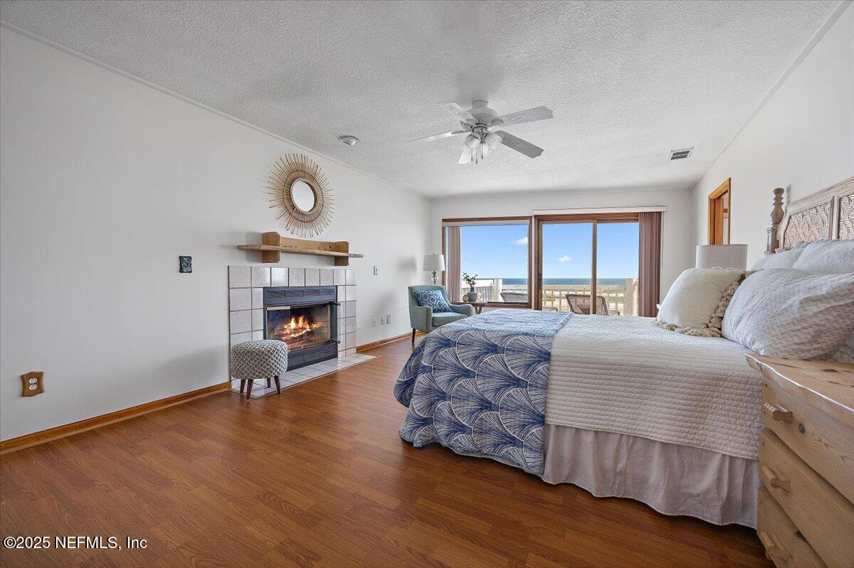 1879 BEACH Avenue