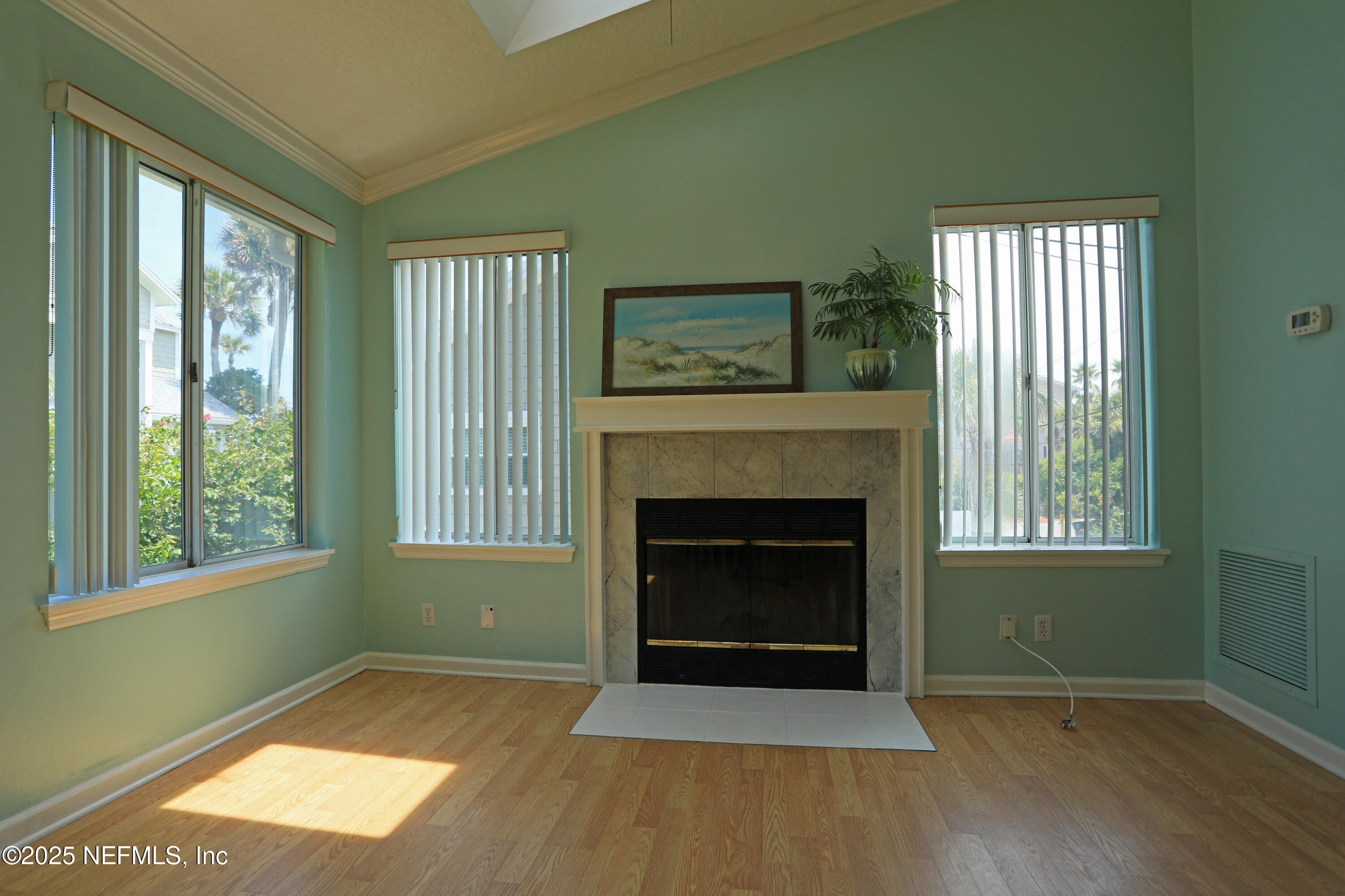 1879 BEACH Avenue
