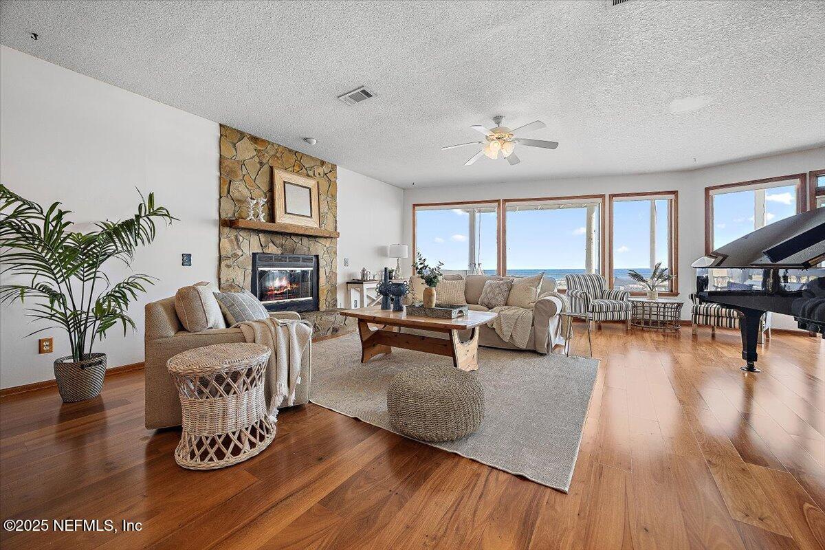 1879 BEACH Avenue