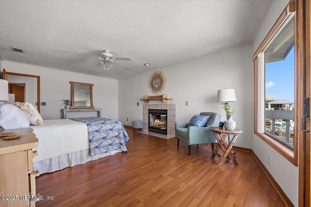 1879 BEACH Avenue