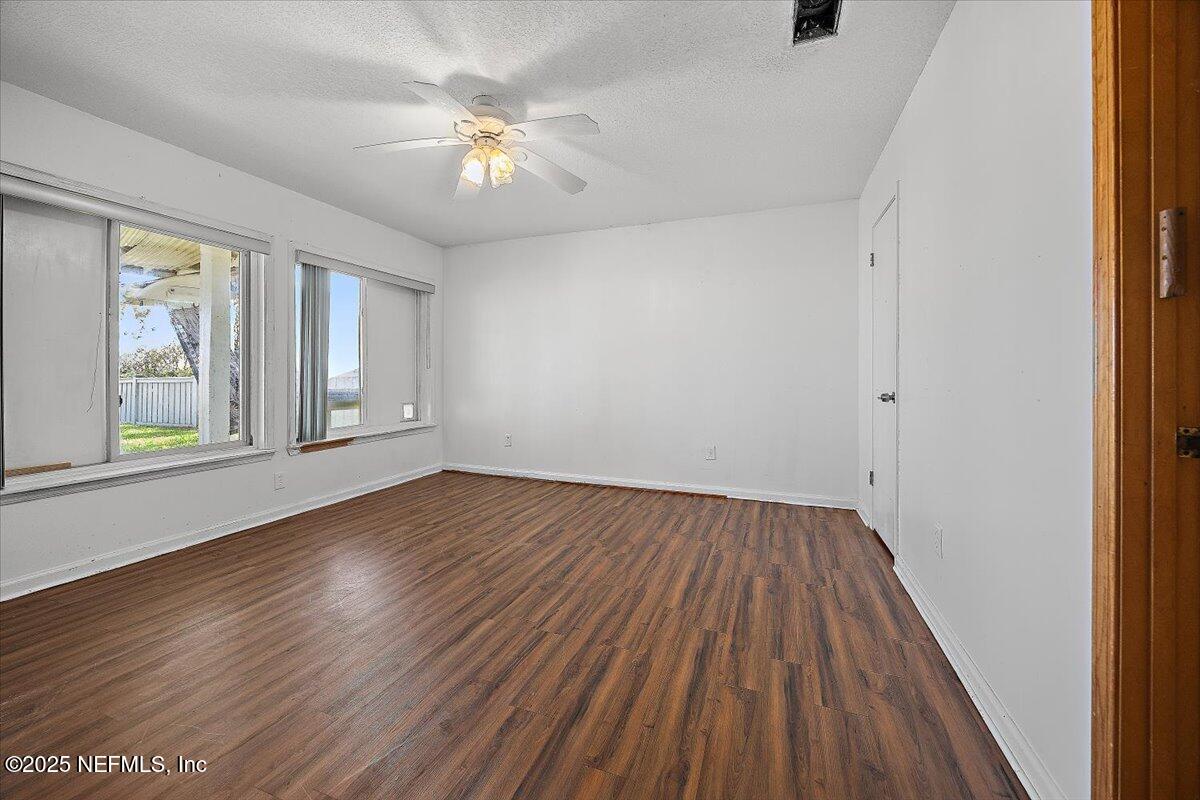 1879 BEACH Avenue