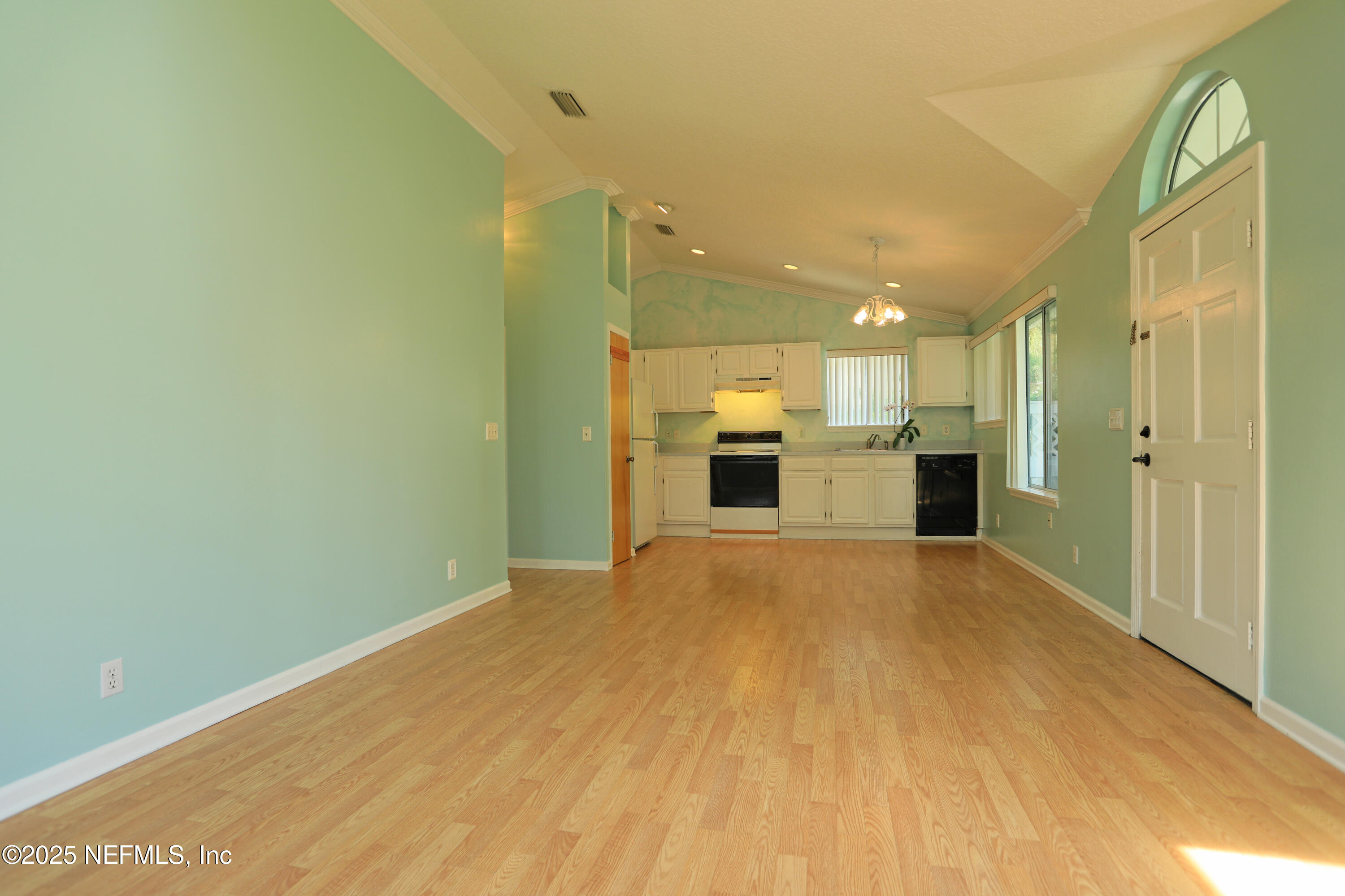 1879 BEACH Avenue