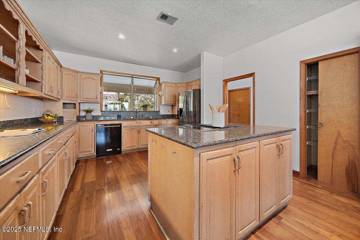 1879 BEACH Avenue
