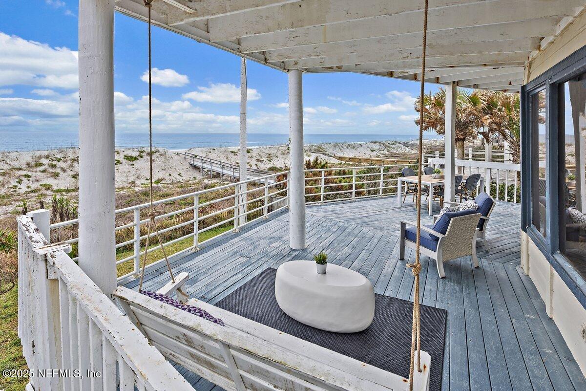 1879 BEACH Avenue