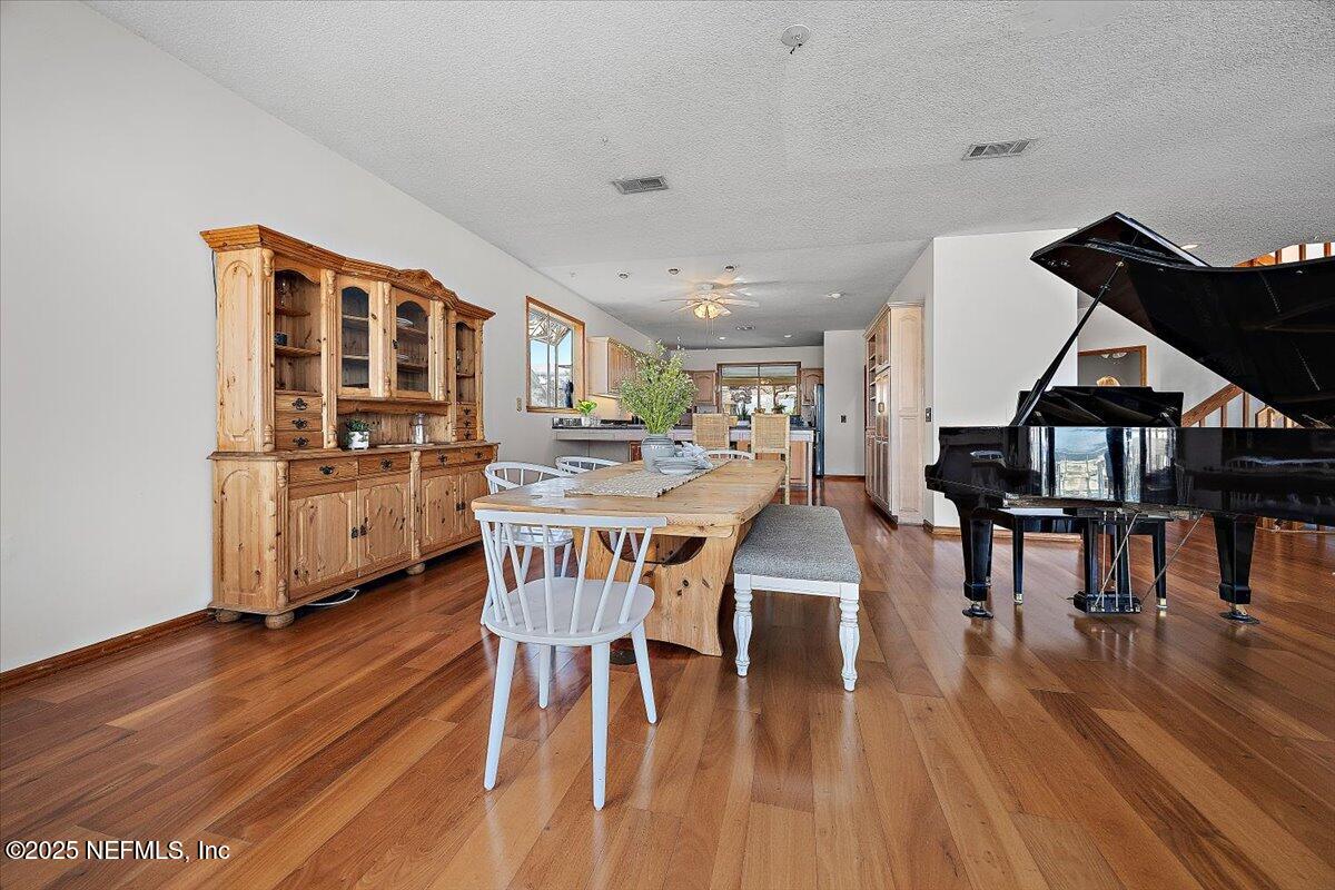1879 BEACH Avenue