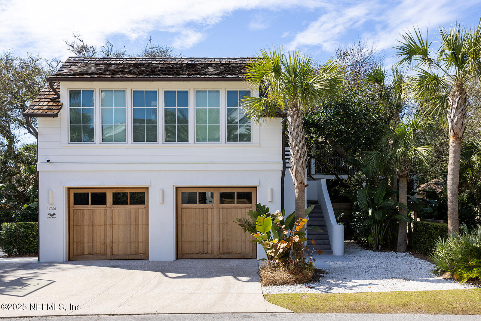 1725 BEACH Avenue