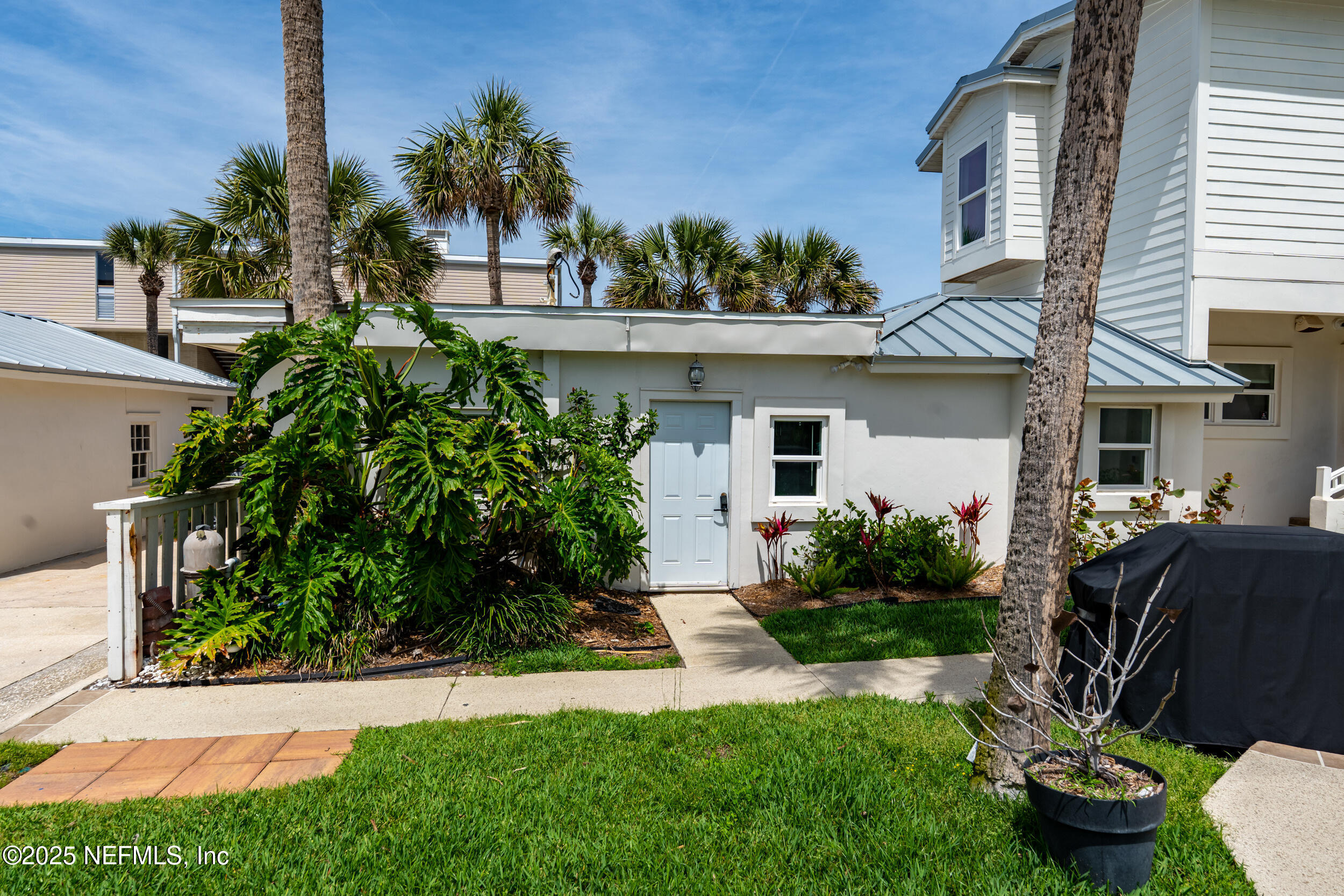 890 BEACH Avenue