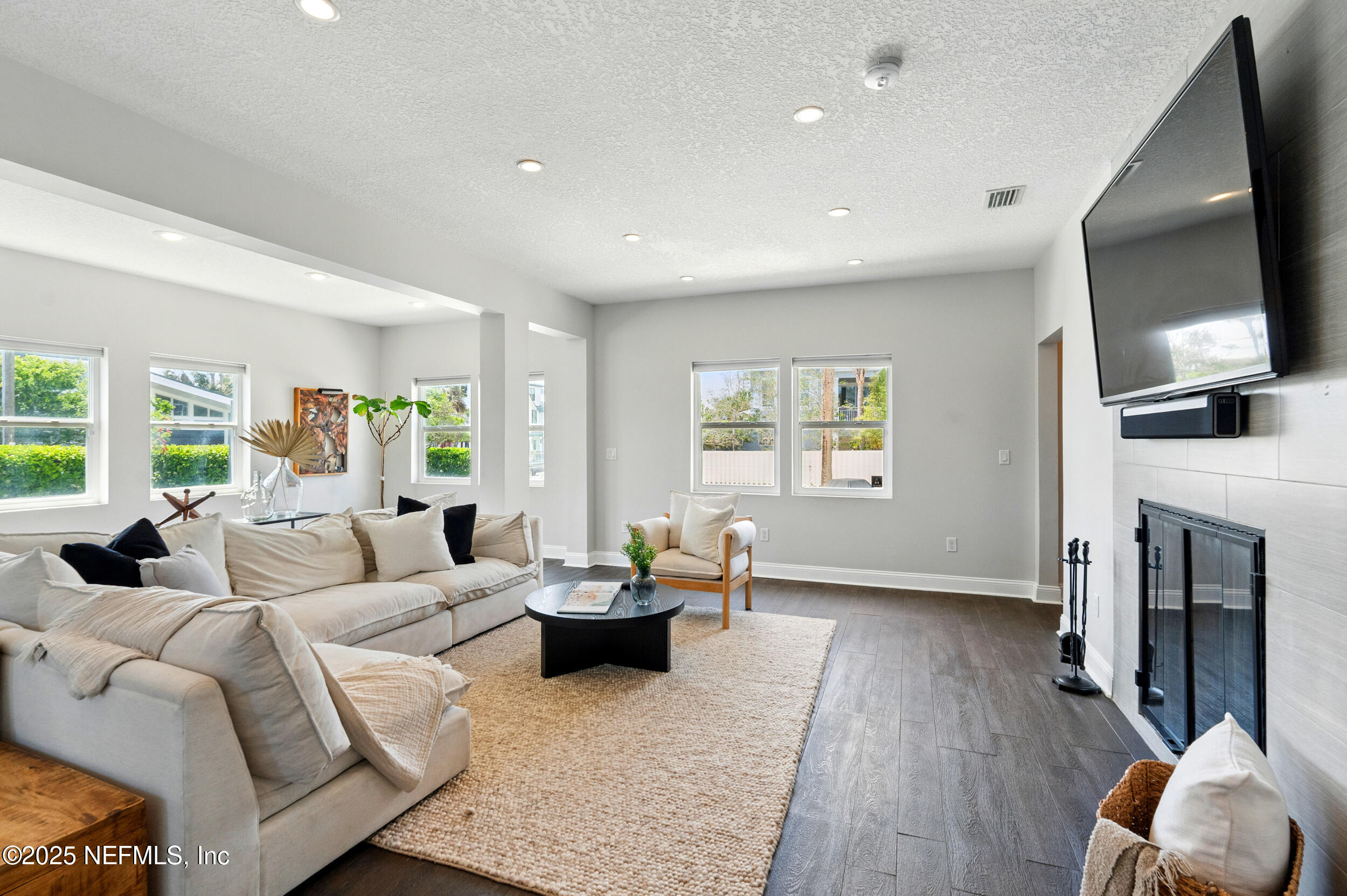 890 BEACH Avenue