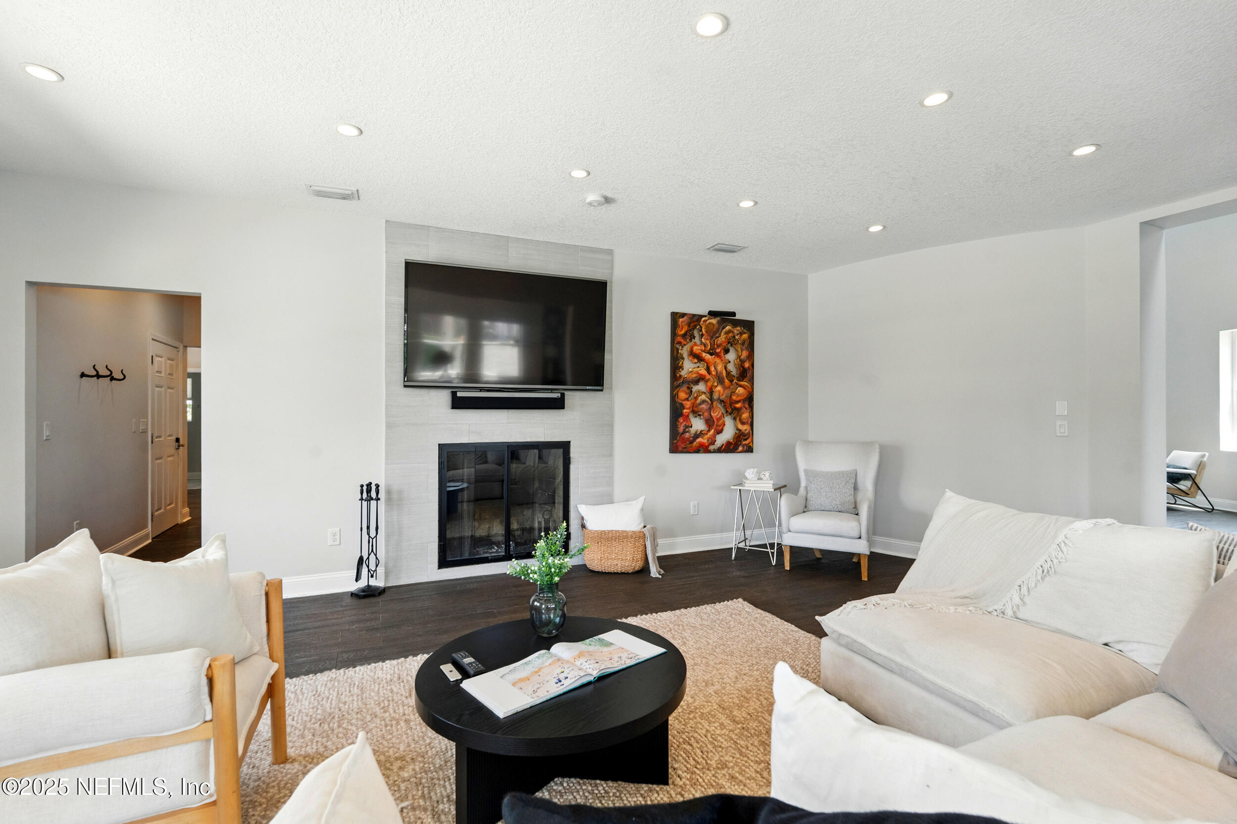 890 BEACH Avenue