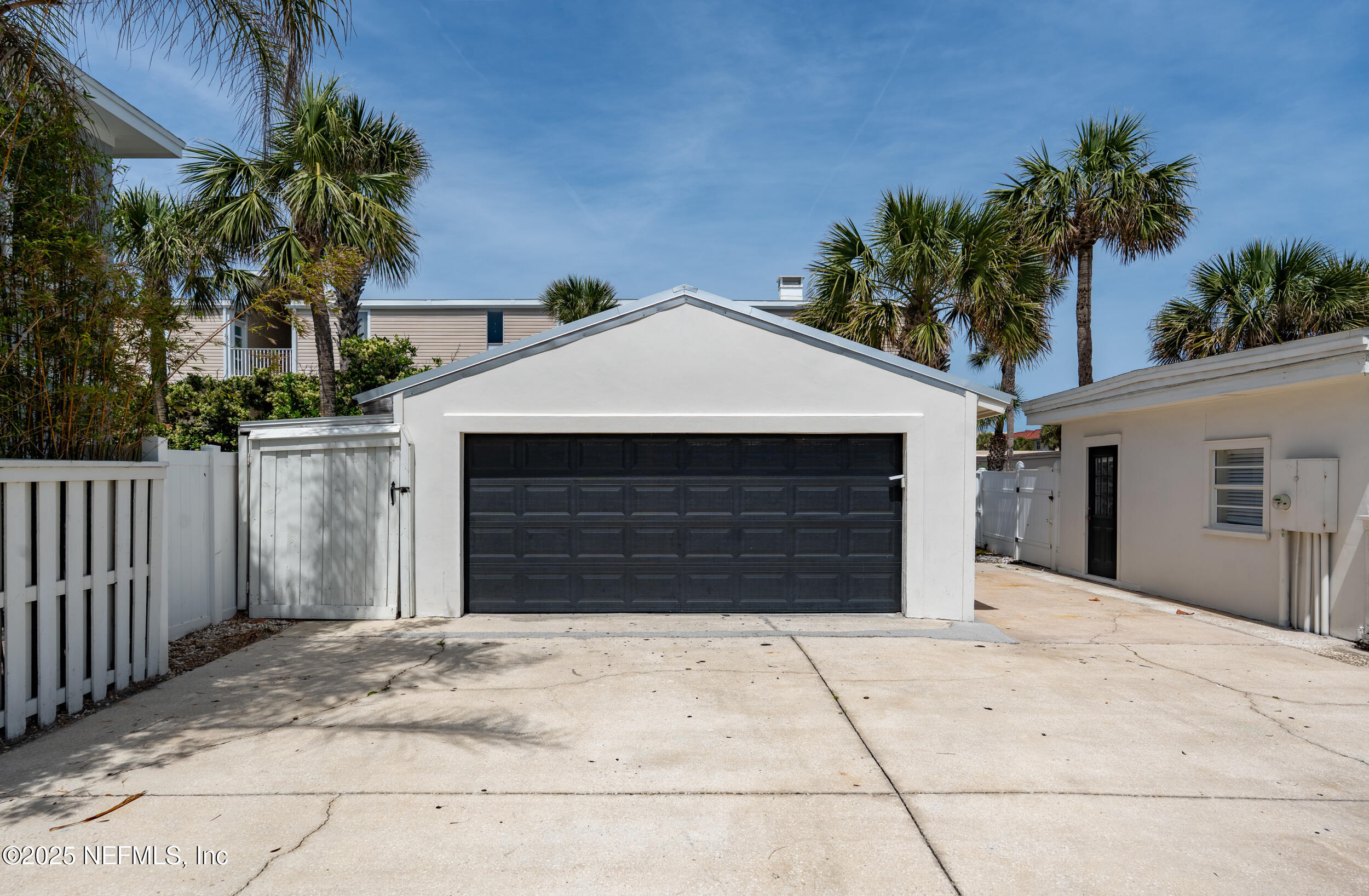 890 BEACH Avenue