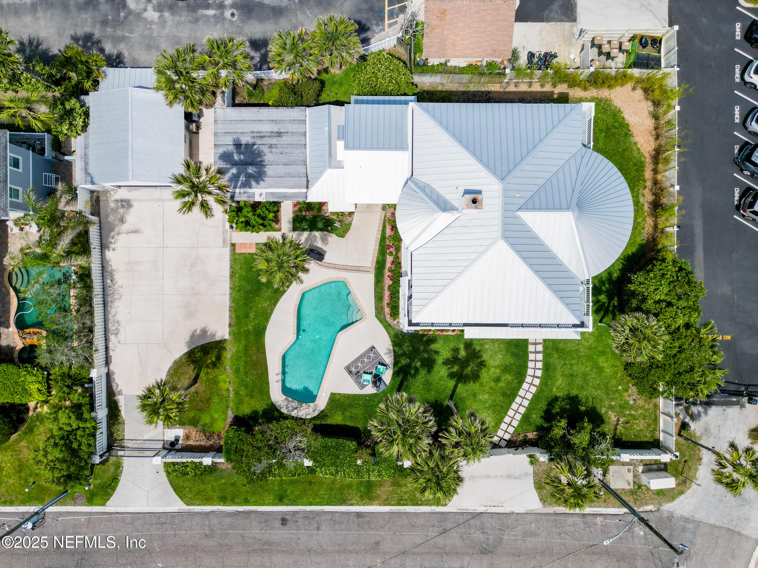 890 BEACH Avenue