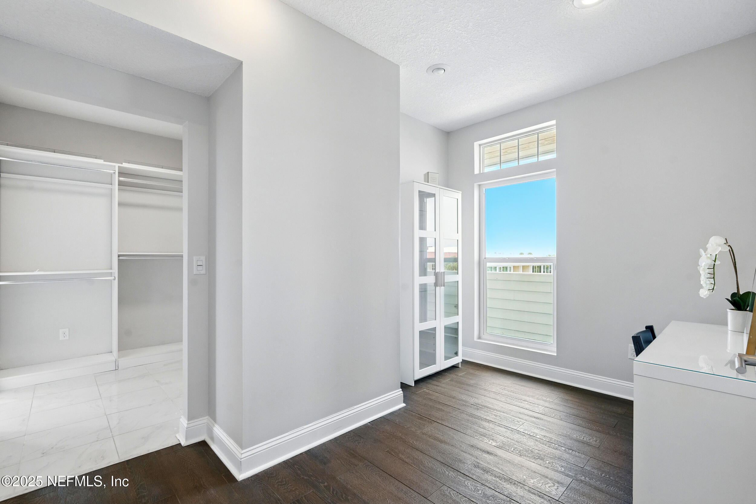 890 BEACH Avenue