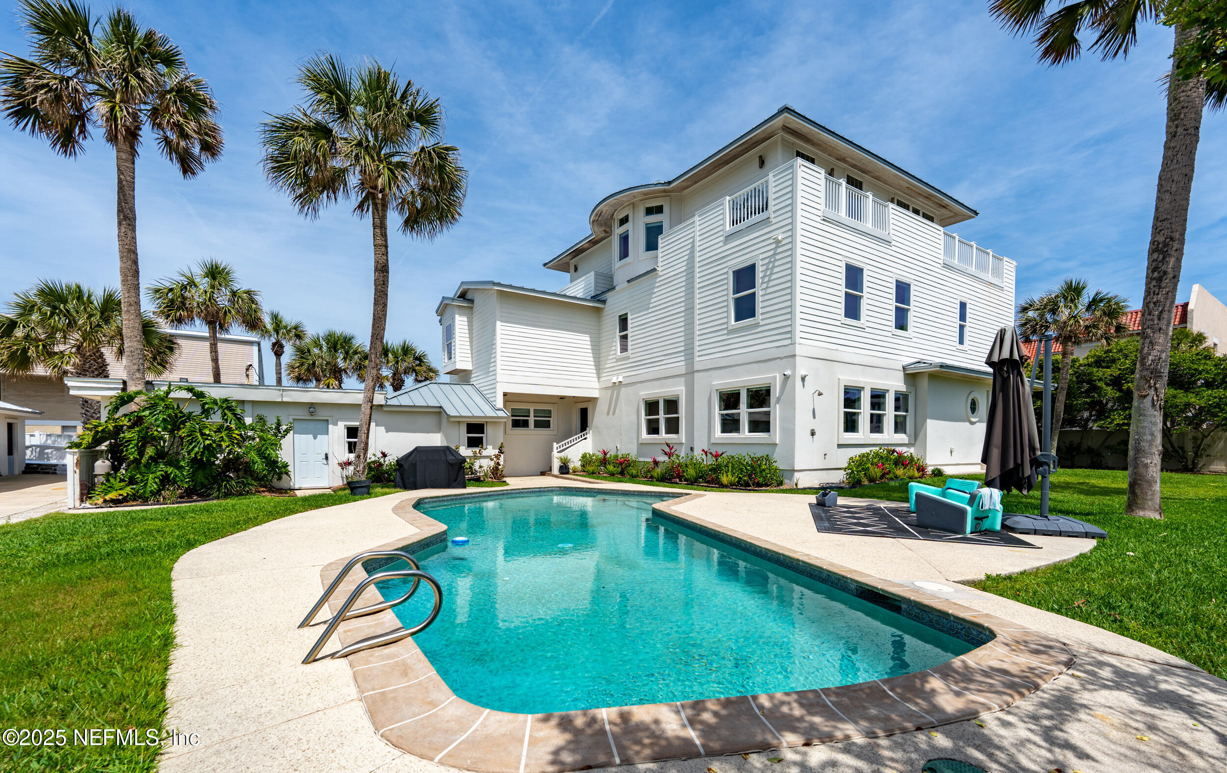 890 BEACH Avenue