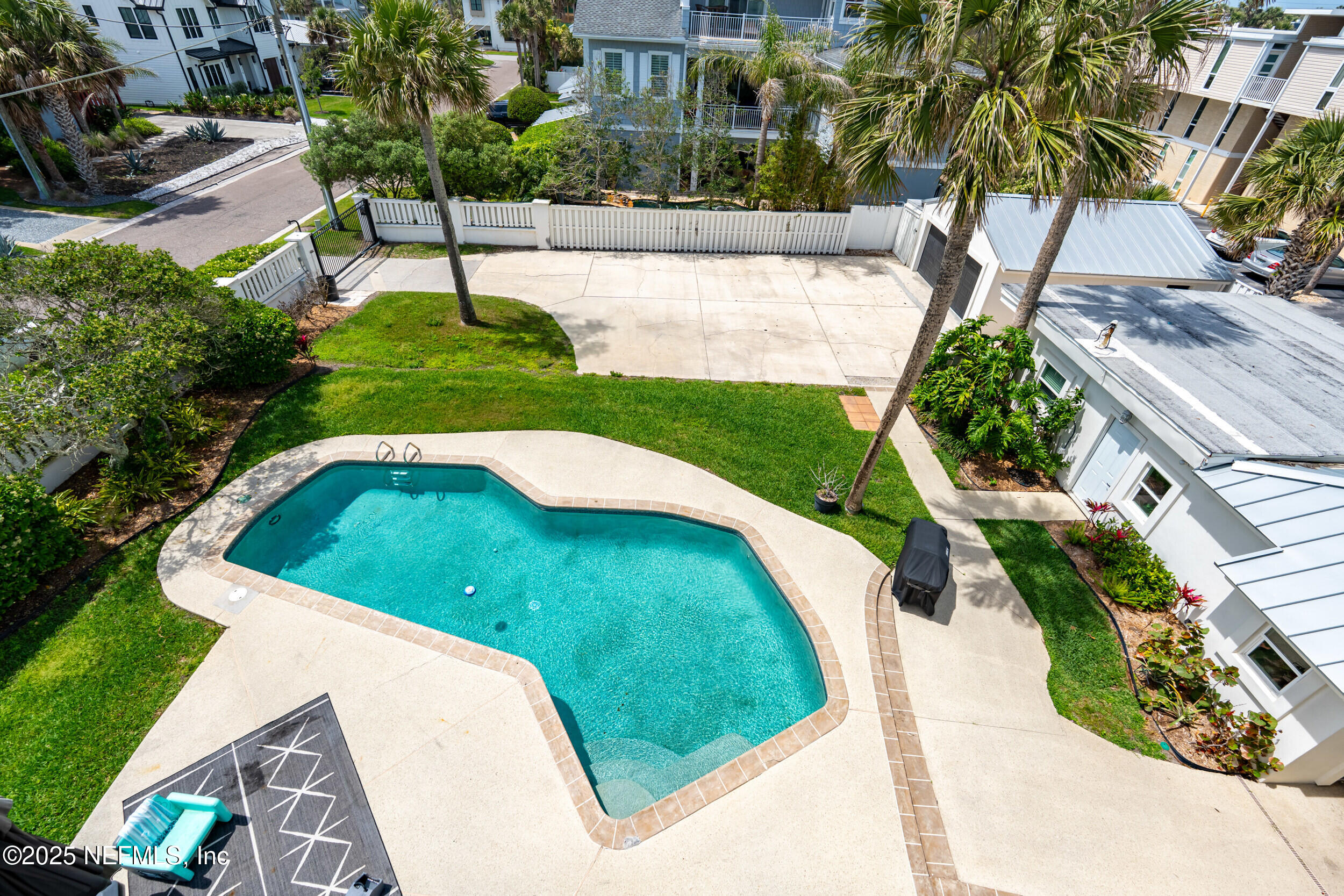 890 BEACH Avenue