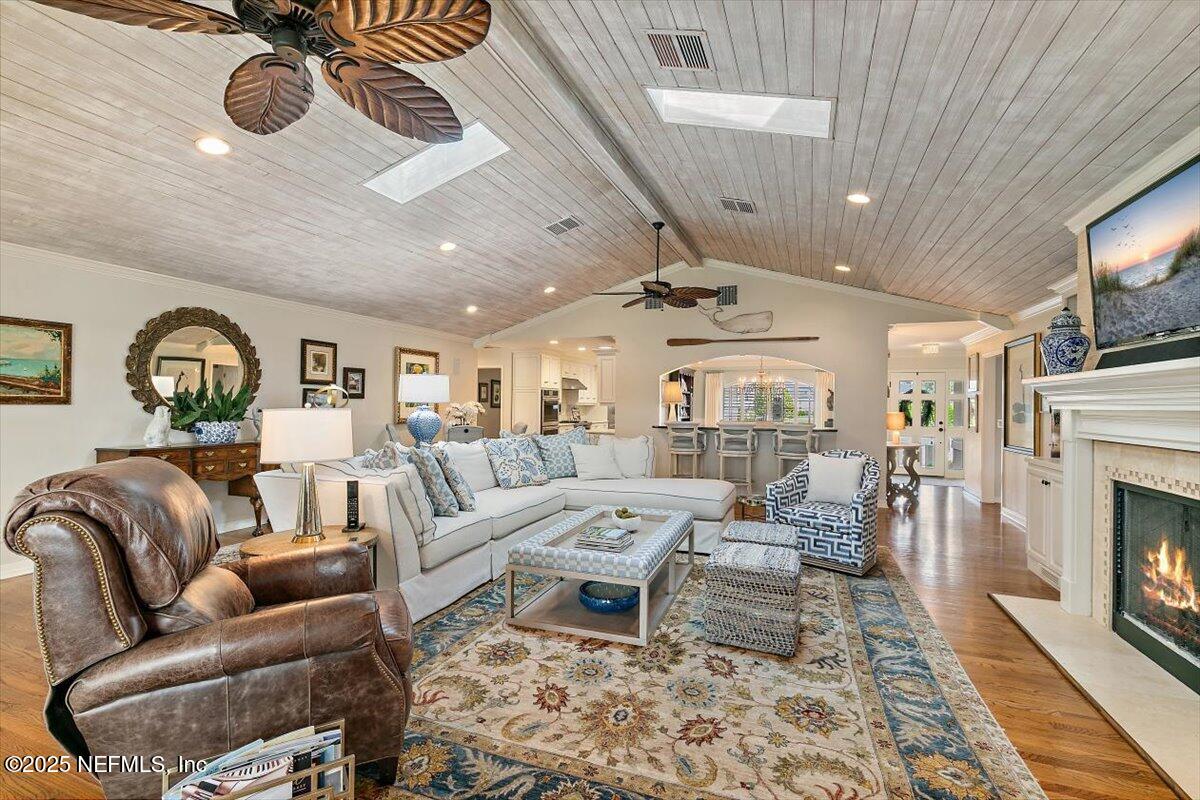 24 POINCIANA Way