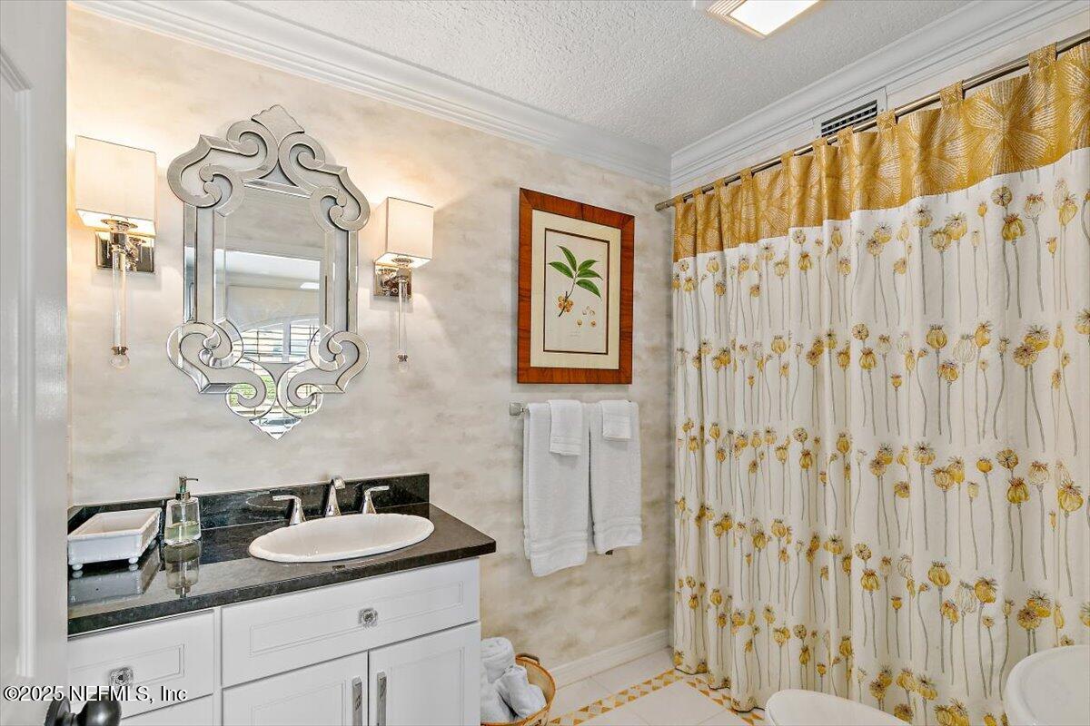 24 POINCIANA Way