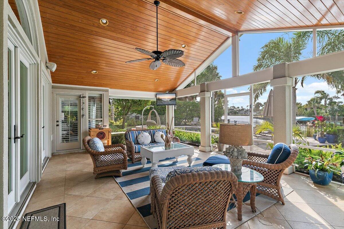 24 POINCIANA Way
