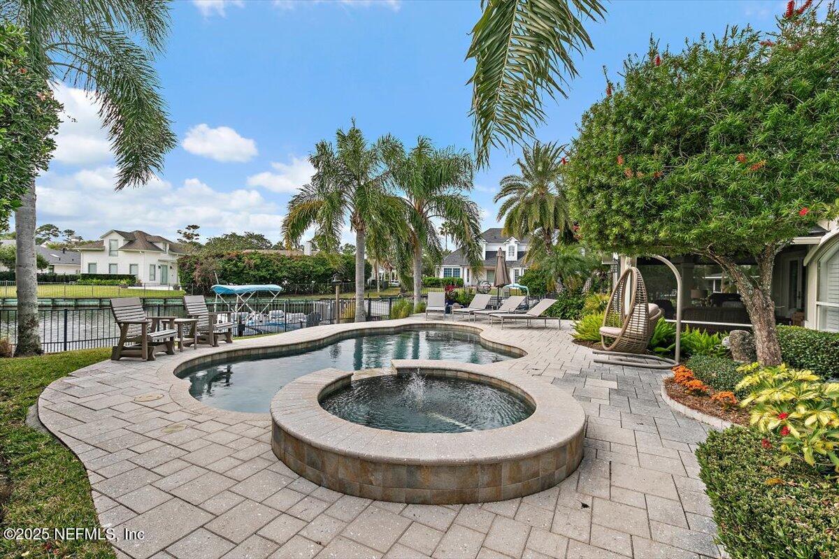 24 POINCIANA Way