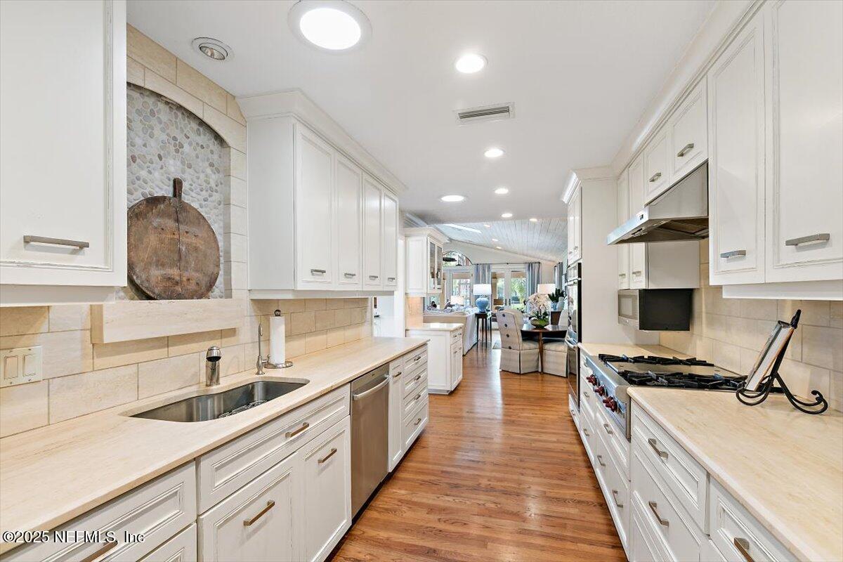 24 POINCIANA Way