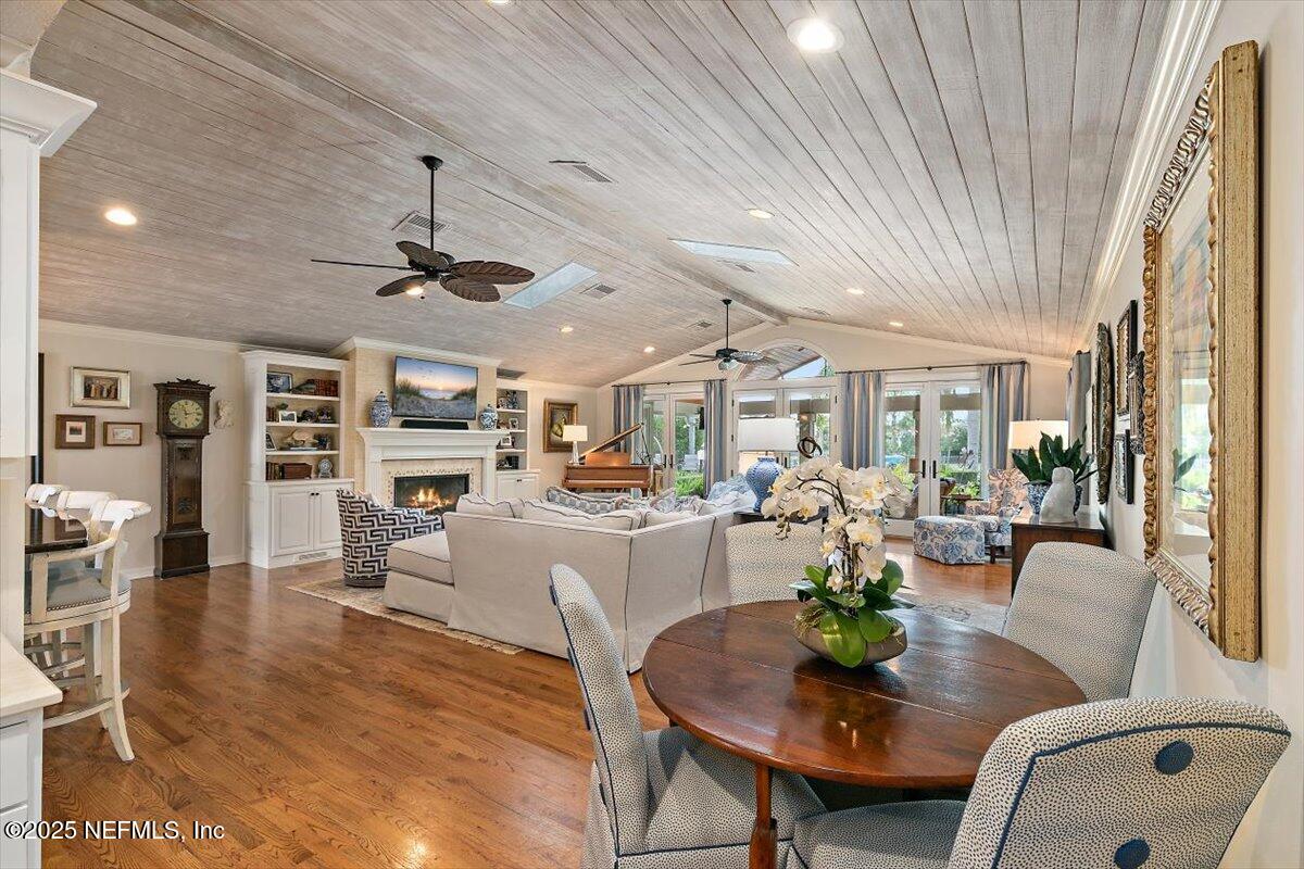 24 POINCIANA Way