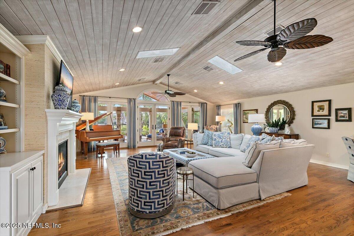 24 POINCIANA Way