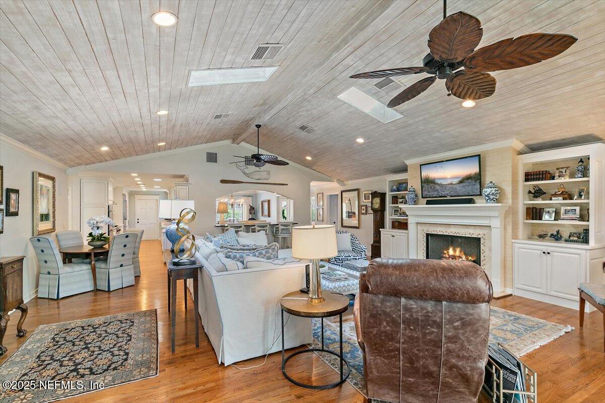 24 POINCIANA Way