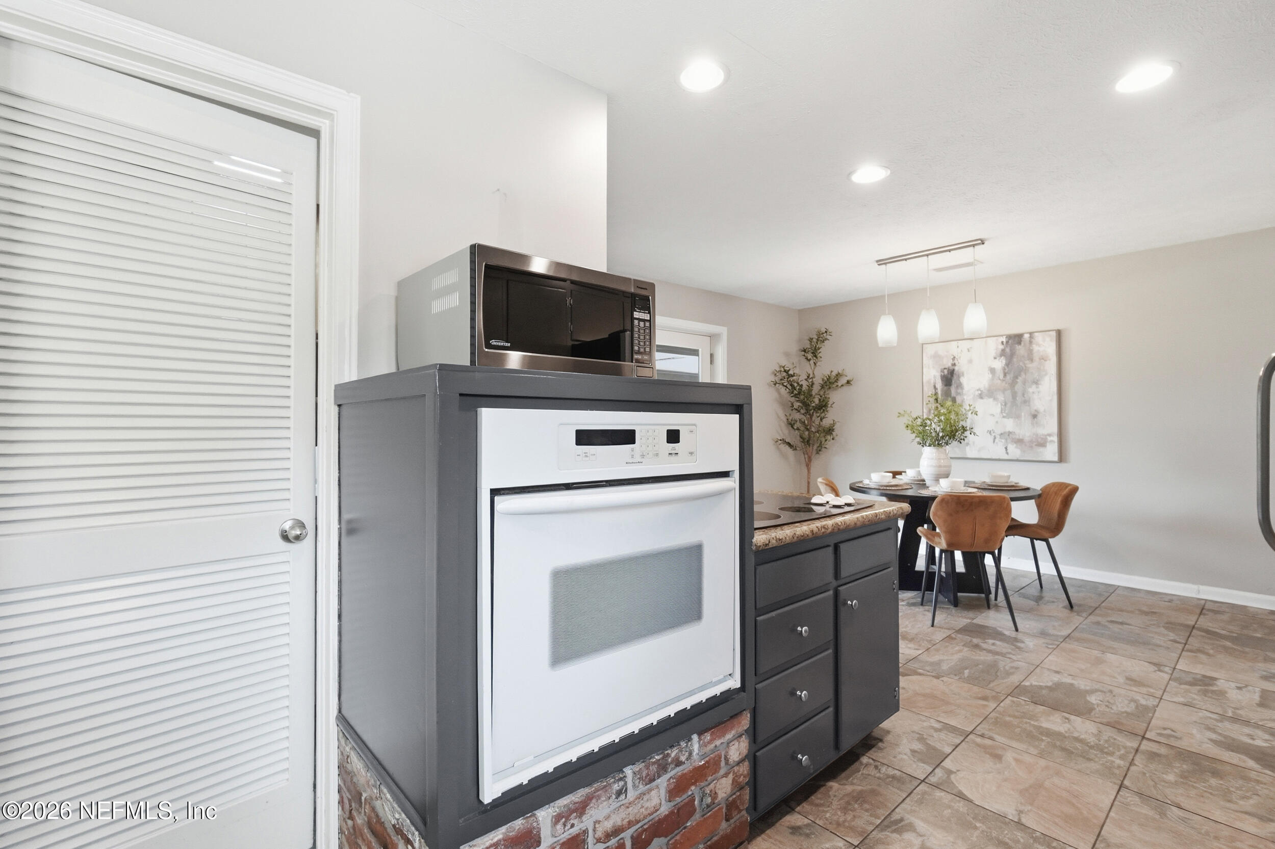 3754 RUSTIC Lane