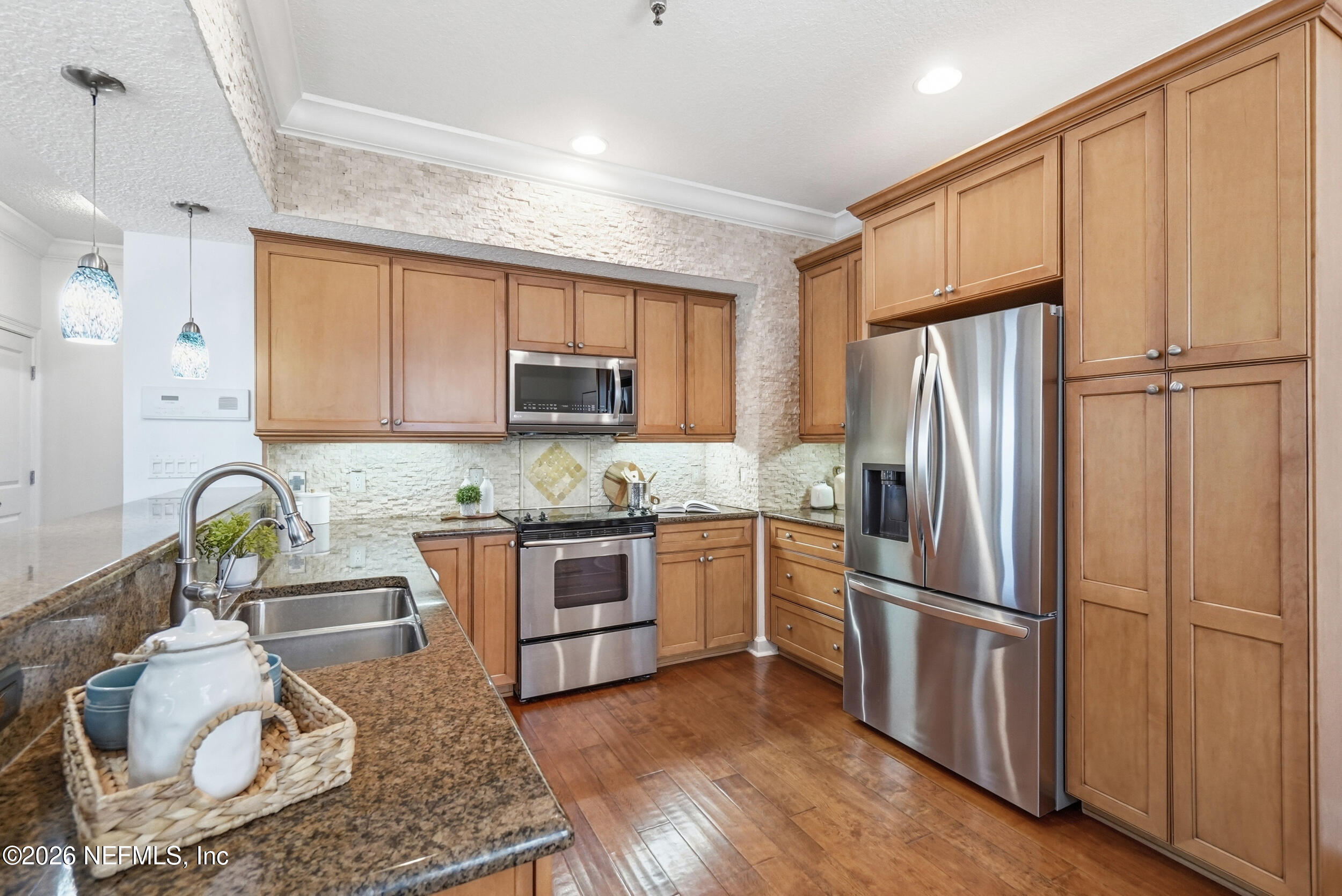 214 6TH Avenue S A