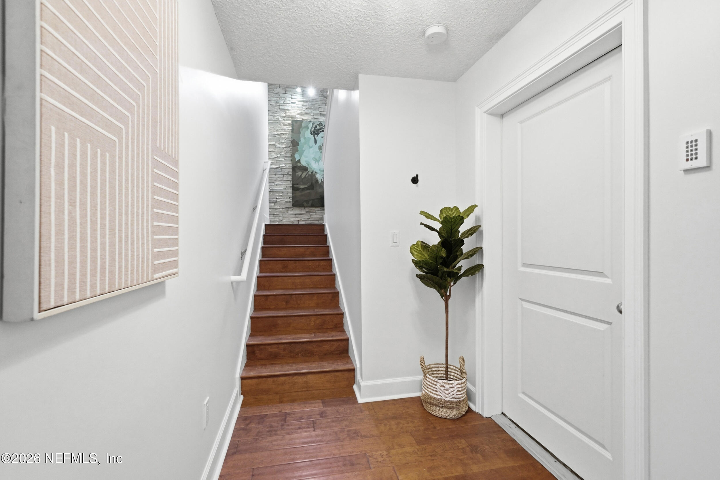 214 6TH Avenue S A