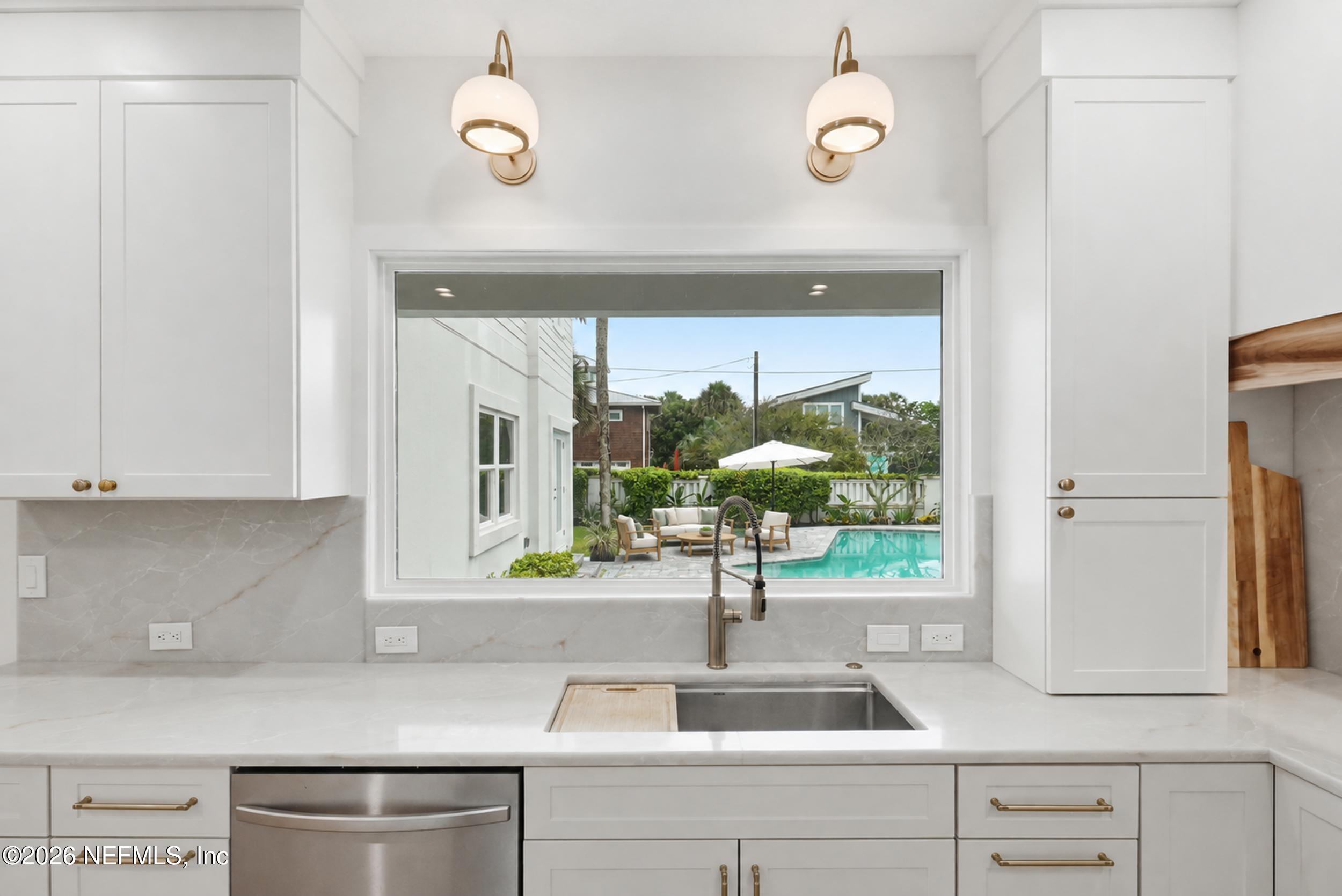 890 BEACH Avenue